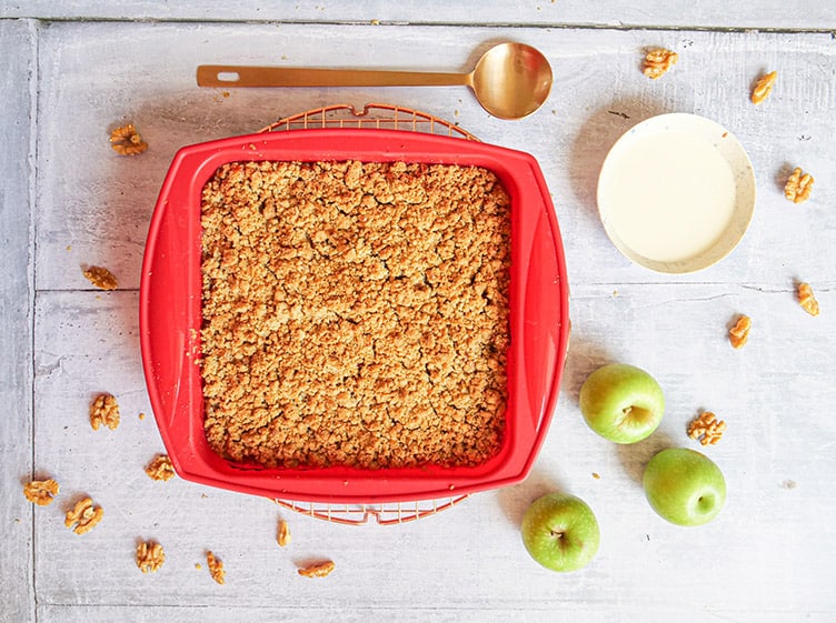 An easy rhubarb apple crumble recipe
