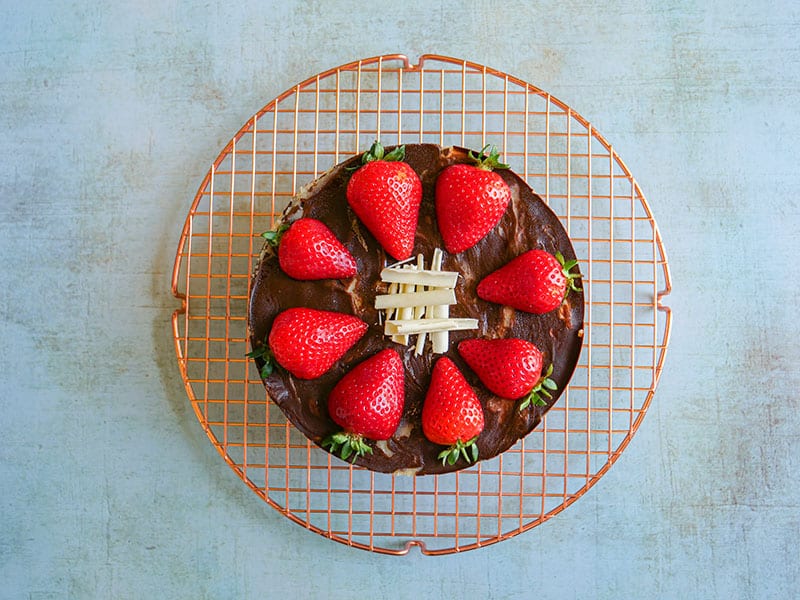 An easy no bake strawberry cheesecake