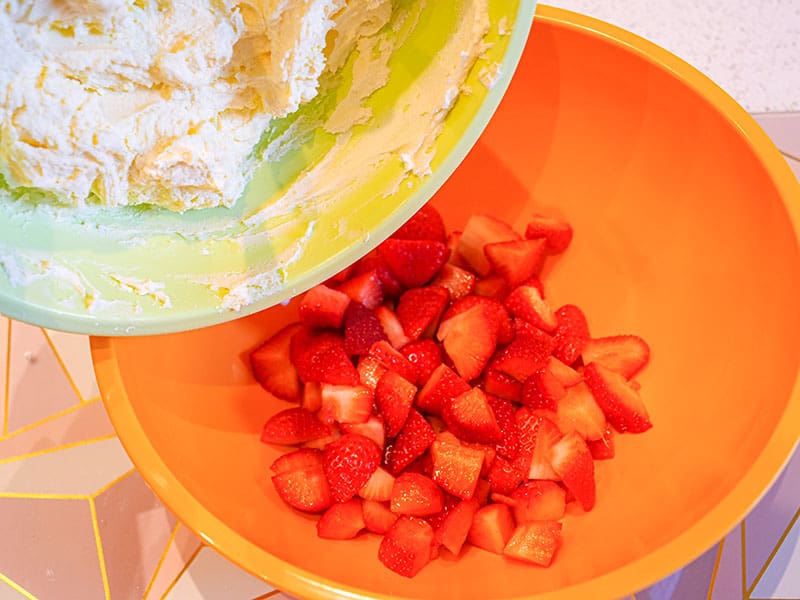 Strawberry cream cheesecake