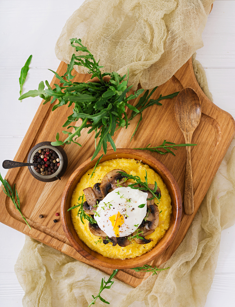 Polenta with mushrooms and poached egg