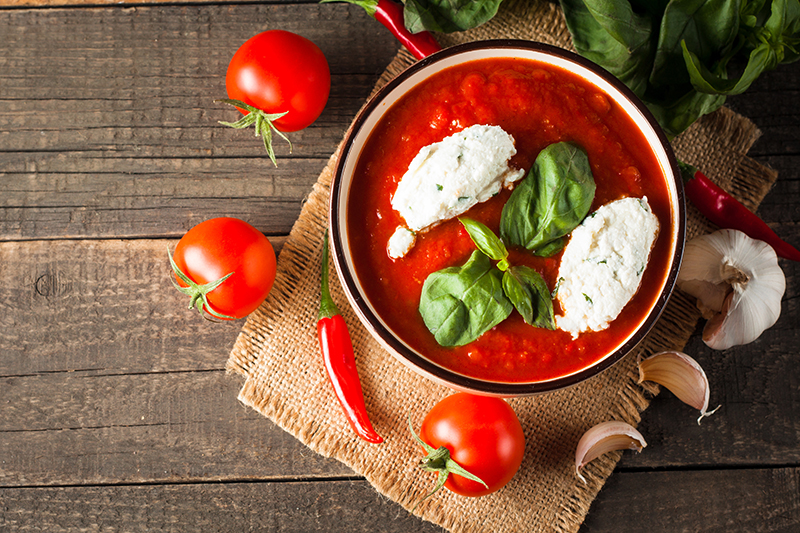 Cottage cheese and tomato sauce